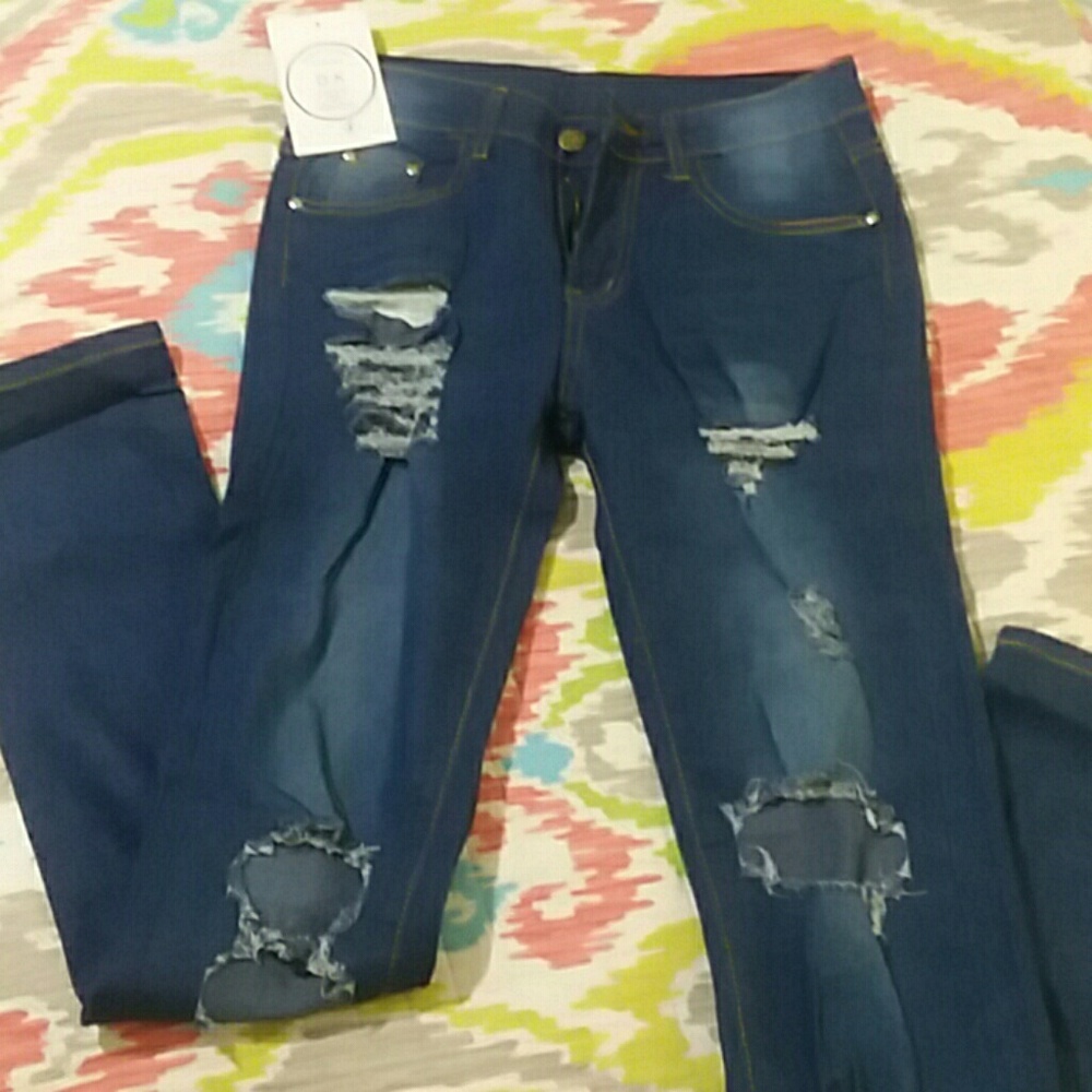 Distressed skinny jeans